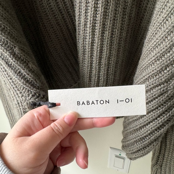 Aritzia 1-01 Babaton Guell Sweater - Size L NWT - Picture 6 of 7